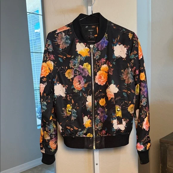 Forever 21 Black Floral Bomber Jacket - Picture 1 of 9